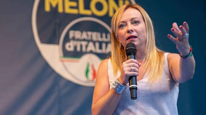 La leader di FdI Giorgia Meloni durante il comizio elettorale in Piazza del Carmine a Cagliari , 2 Settembre 2022  Ansa / Fabio Murru