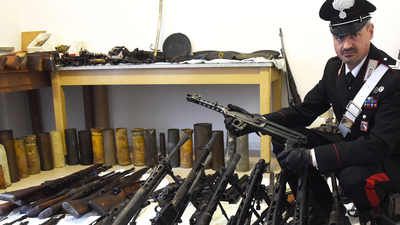 Montefiore Conca, sequestrata centinaia di armi (Foto Migliorini)
