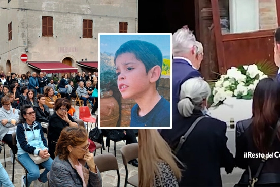 I funerali di Mattia Luconi, morto nell'alluvione delle Marche a 8 anni