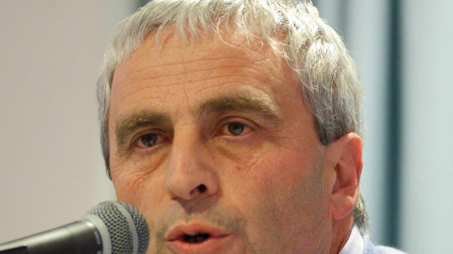 Il sindaco Enzo Ceccarelli finito nei guai per la vicenda dell’allargamento del Polo Est