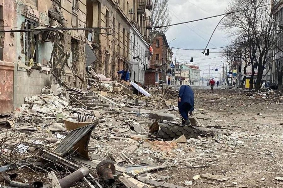 Laa devastazione di un quartiere residenziale a Mariupol