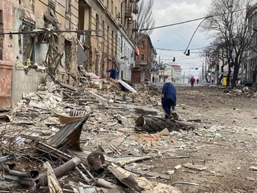 Mariupol, la città martire resiste ancora e non può arrendersi. Ecco il perché
