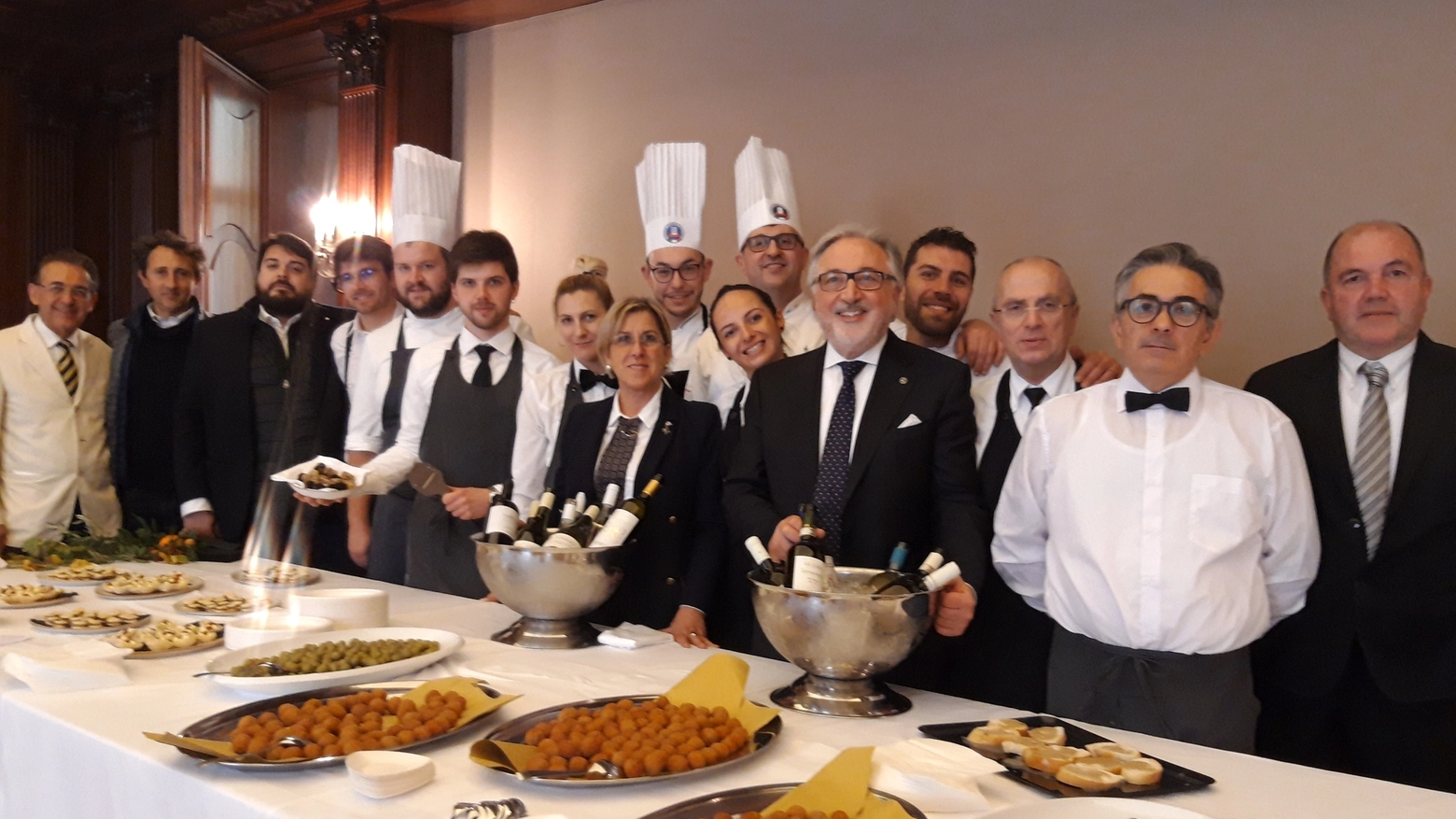 Il paniere Marche con presidi Slow Food, vini, Rossini Bistrot e tartufo Acqualagna