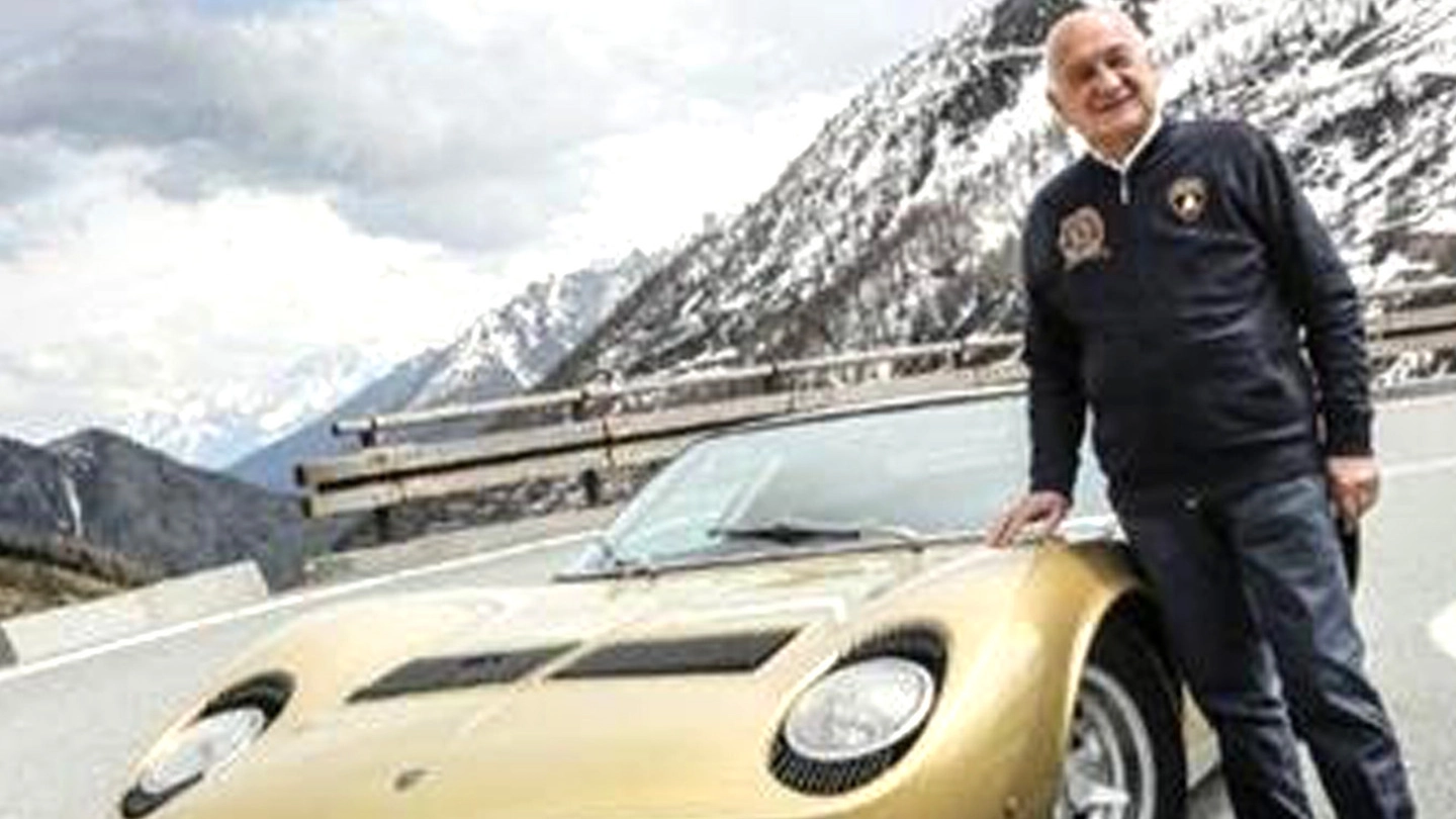 ROMBANTE Paolo Stanzani  al tavolo  da lavoro  Dalla sua mente e dalle  sue mani  sono usciti alcuni  fra i più prestigiosi modelli della Lamborghini auto