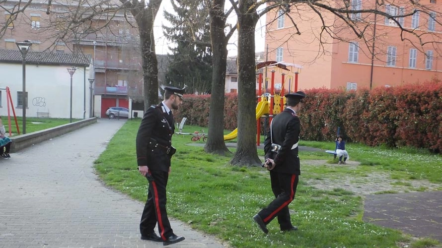 Carabinieri al parco di via Pascoli