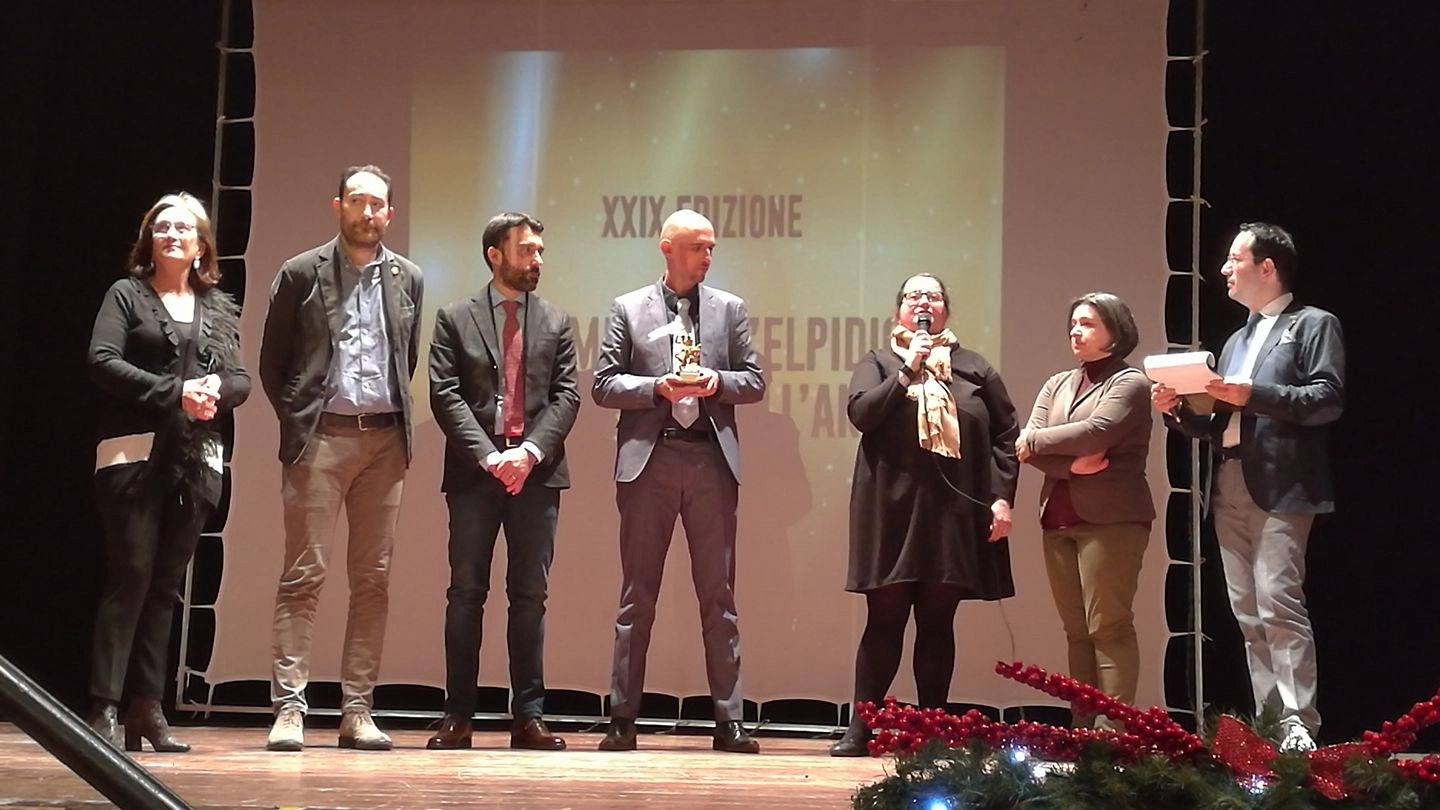 Aaron Pettinari riceve Premio Elpidiense dell'anno