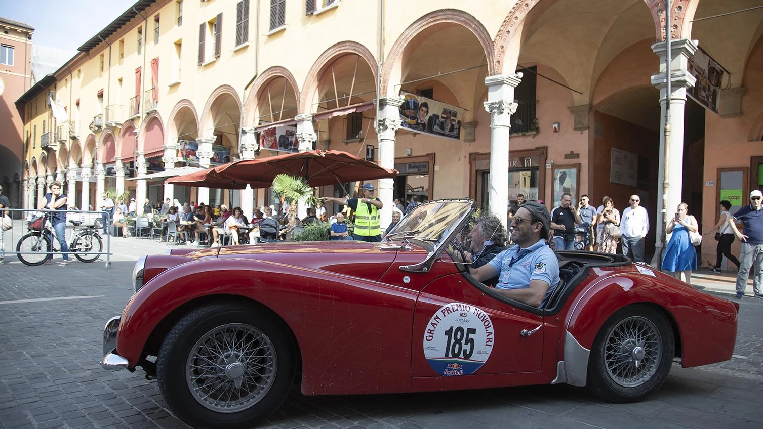Gran premio Nuvolari, applausi alle auto storiche