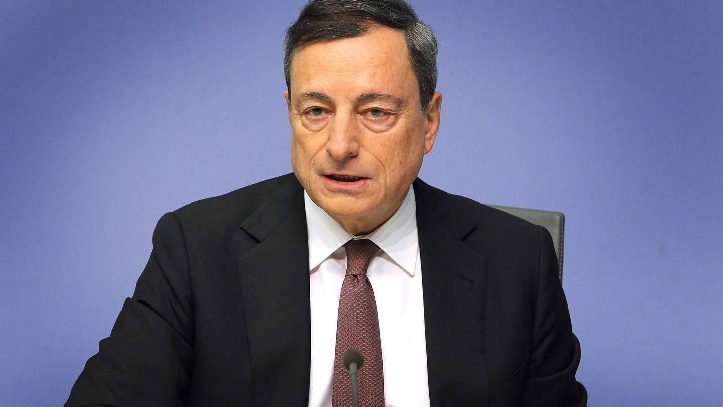 Mario Draghi durante la conferenza stampa della Bce (Afp)