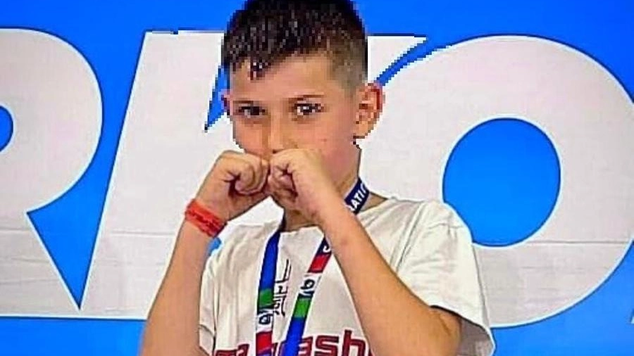 Il kickboxer di dieci anni ha voluto disputare l'incontro quando l'avversario (in ritardo) è arrivato. E ha poi vinto davvero
