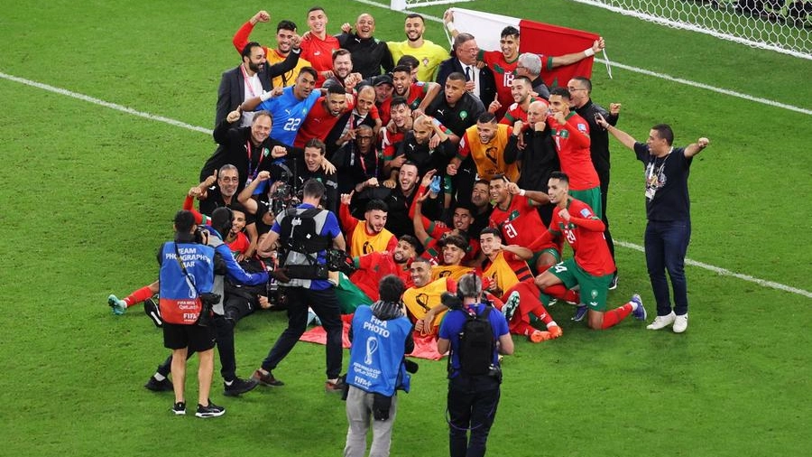 L'esultanza del Marocco dopo la vittoria con il Portogallo (Ansa)