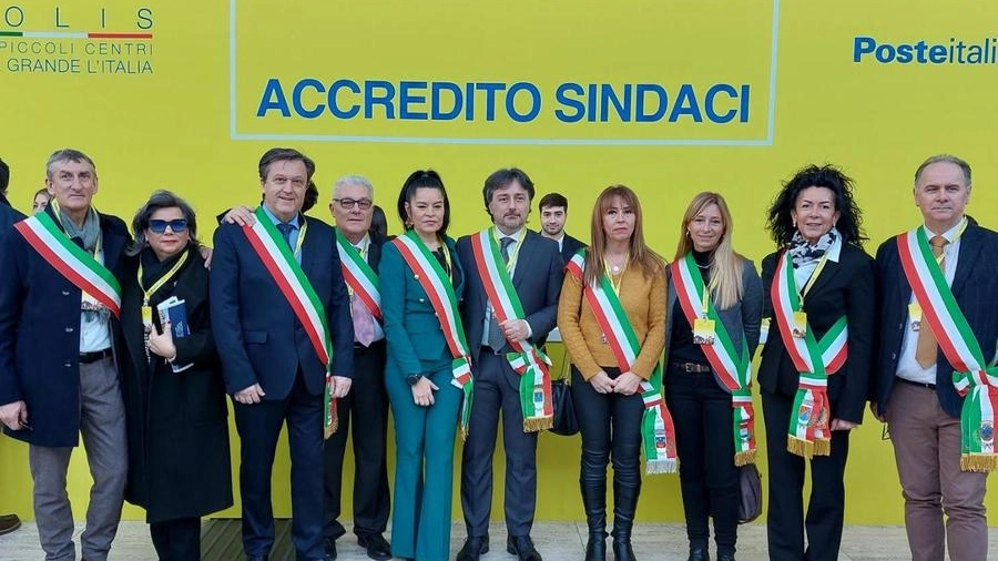 Sindaci e Poste uniscono l’Italia  "Una rivoluzione per i piccoli paesi"    