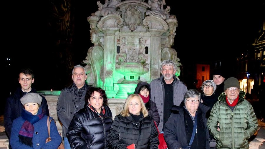 La fontana Masini illuminata di verde in omaggio alle persone scomparse