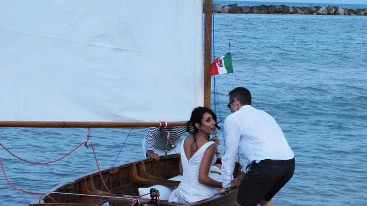 L'arrivo della sposa dal mare (Foto Malvatani)