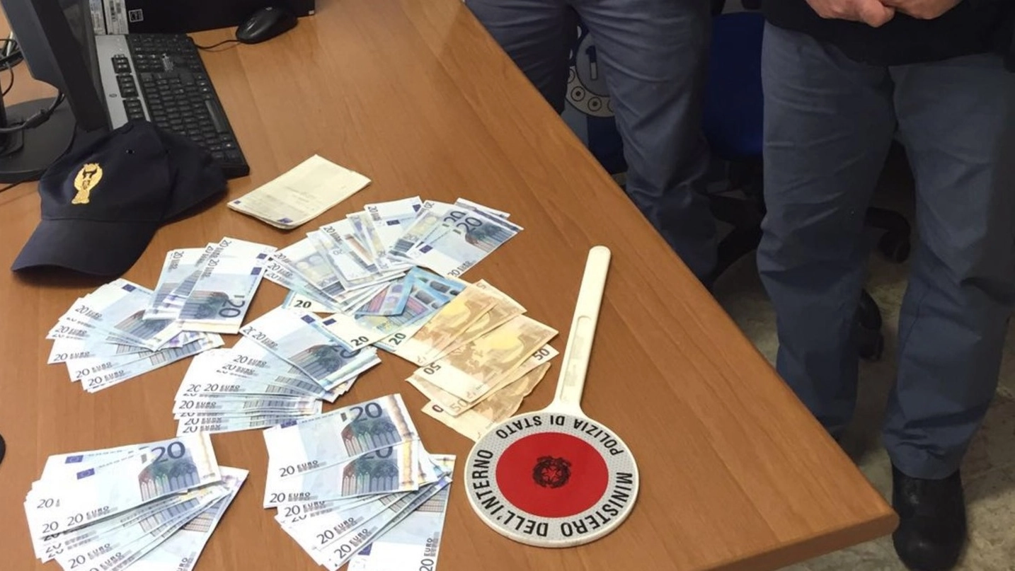 Le banconote sequestrate dalla polizia
