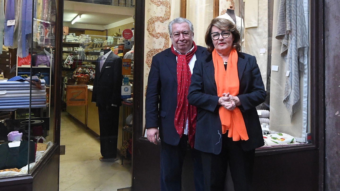 Lo storico negozio Zinelli di via Caprarie compie 80 anni