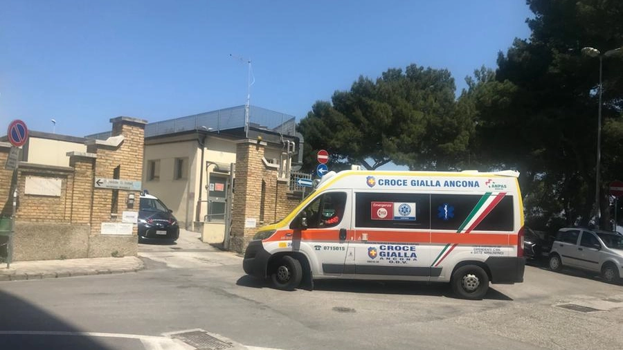 I carabinieri accorsi al Salesi dopo le minacce a medici e infermieri