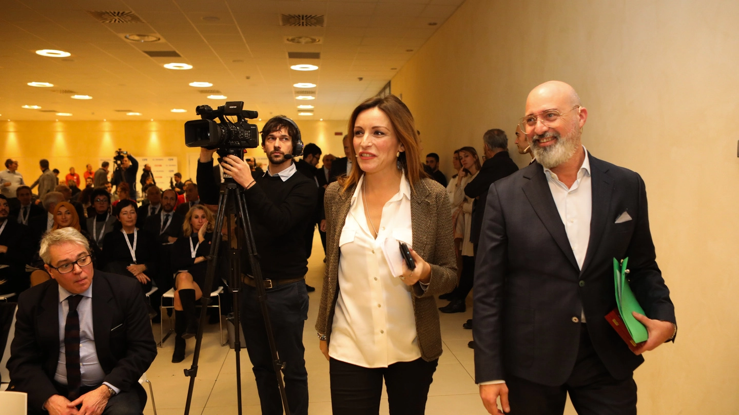 Lucia Borgonzoni e Stafano Bonaccini durantye la campagna elettorale