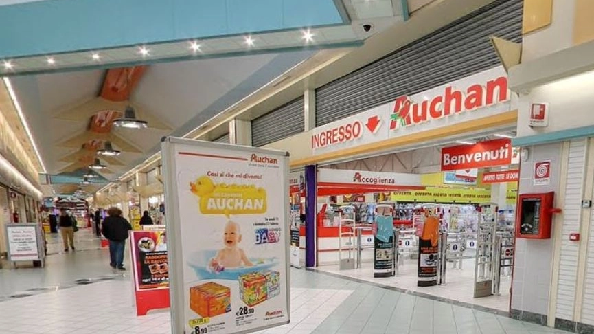 L'interno della galleria Auchan