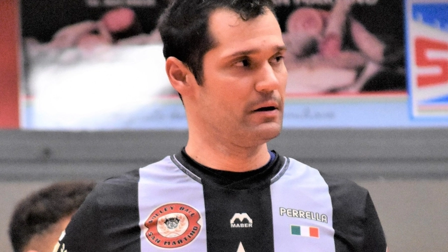 Marco Perrella, con la maglia del Volley Ball San Martino