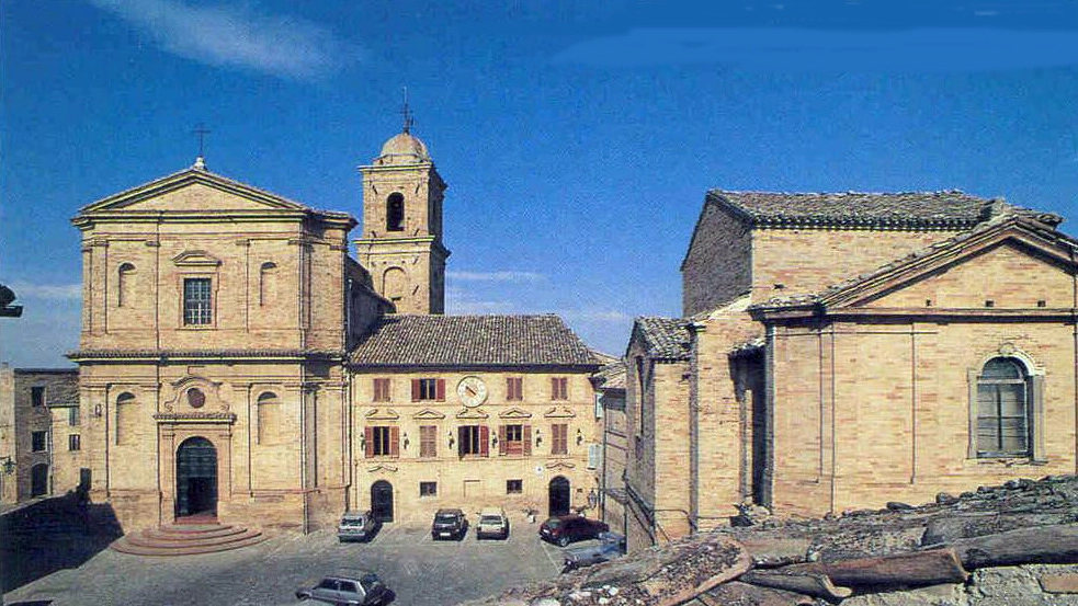Casa parrocchiale e Comune nel mirino a Monte Giberto (foto d’archivio)
