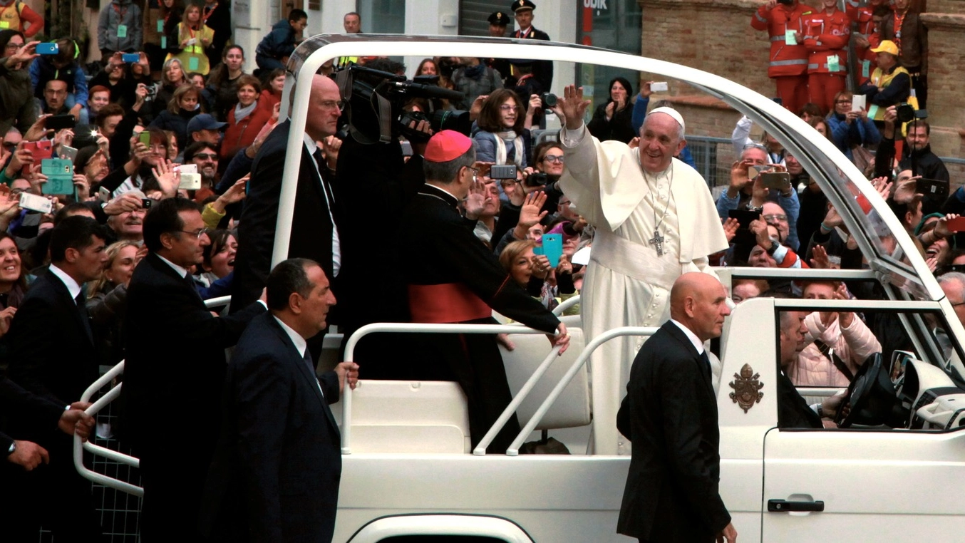 Papa Francesco in piazza del Popolo a Cesena (foto Ravaglia)
