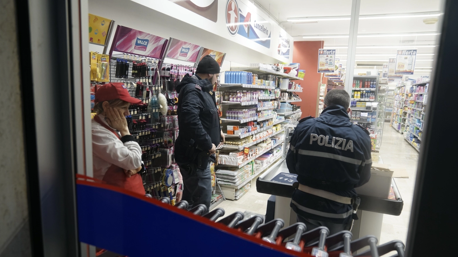 Casabianca di Fermo, rapina al supermercato Sigma (foto Zeppilli)
