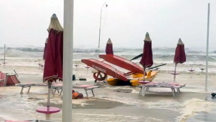 Divieto di balneazione in Romagna dopo il maltempo: ecco dove