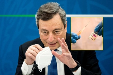 Vaccino AstraZeneca in Italia, Draghi: "Dosi agli over 60"