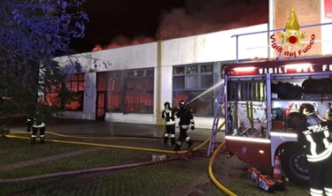 Incendio al Primarket di Preganziol, nel Trevigiano / VIDEO