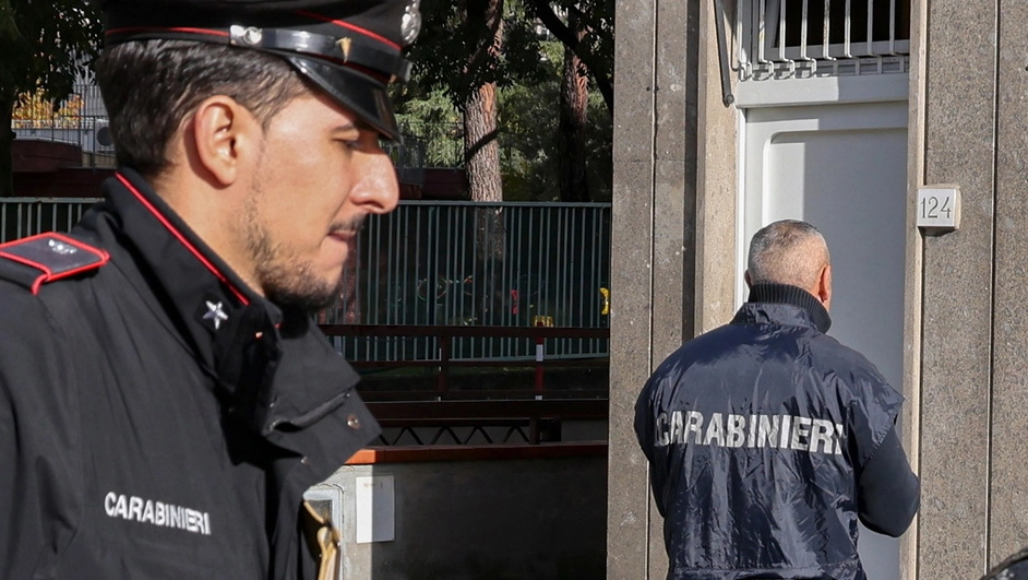 Dopo il rinvenimento del corpo sono stati allertati i carabinieri (foto d’archivio)