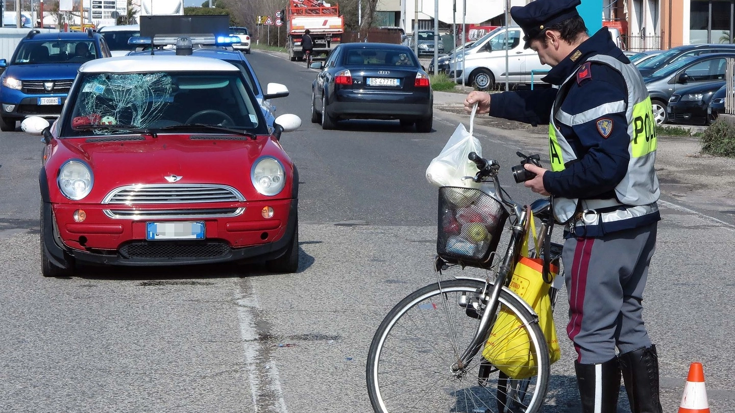 Un anziano ciclista è rimasto coinvolto in un grave incidente questa mattina in via Flaminia
