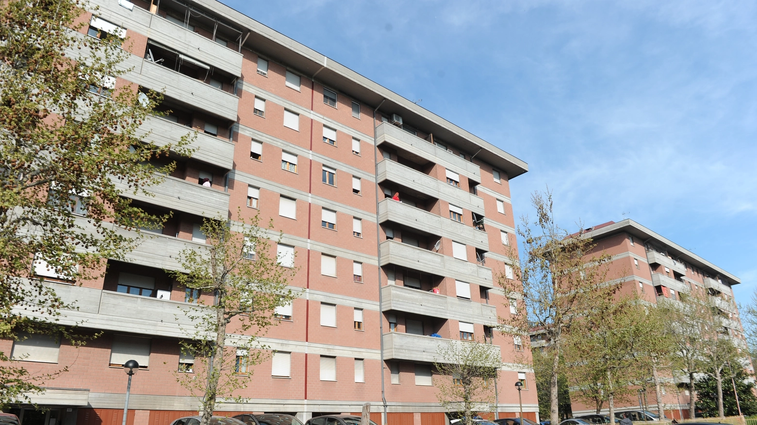Bimba cade dal balcone in via Cerretti a Modena