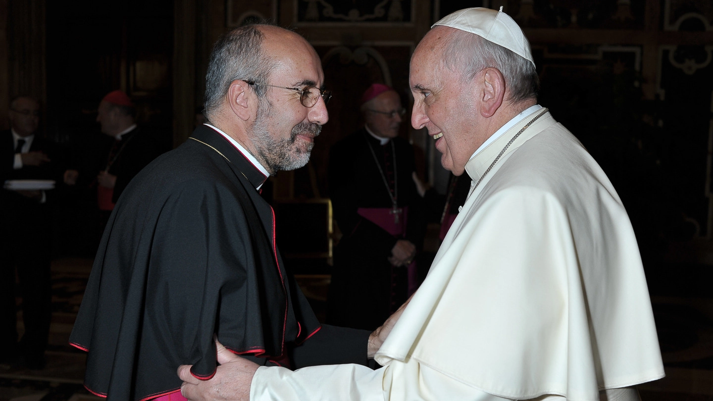 Il vescovo di Macerata, Nazzareno Marconi, con Papa Francesco