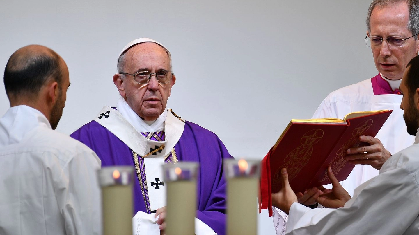Papa Francesco a Carpi, la messa (foto Afp)