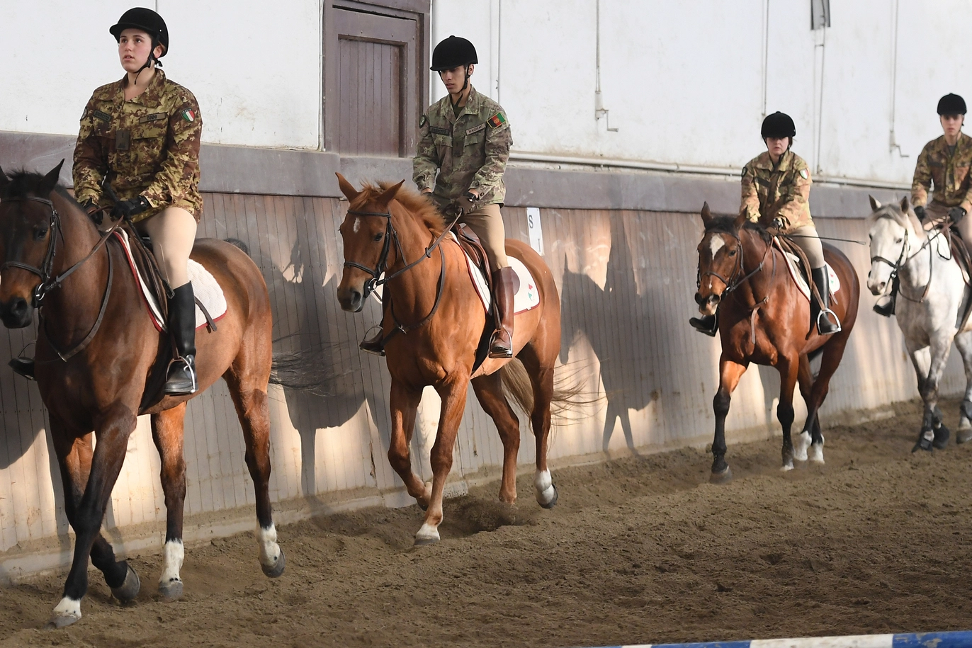 Un momento delle esercitazioni a cavallo (Foto Fiocchi)
