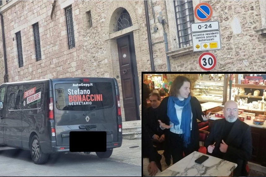 Il mezzo del governatore in divieto di sosta e, nella foto piccola, Bonaccini in un bar di Assisi