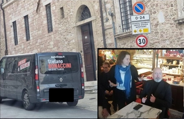 Pulmino di Bonaccini parcheggiato in divieto di sosta durante il tour in Umbria: i volontari si scusano