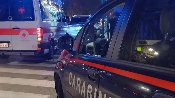 Intervento di ambulanza e carabinieri
