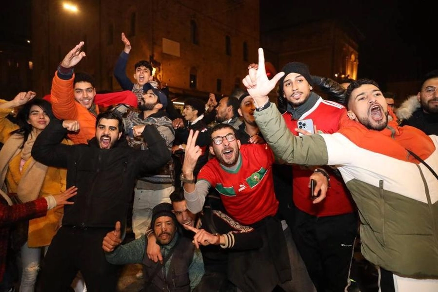 La gioia dei tifosi del Marocco in piazza Nettuno