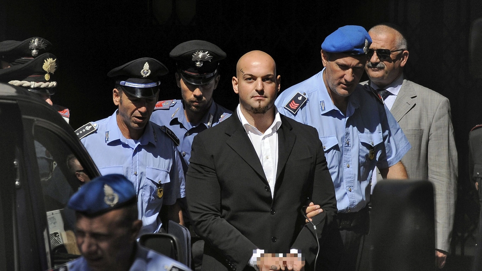 Luca Traini esce dal tribunale dopo la condanna (Calavita)