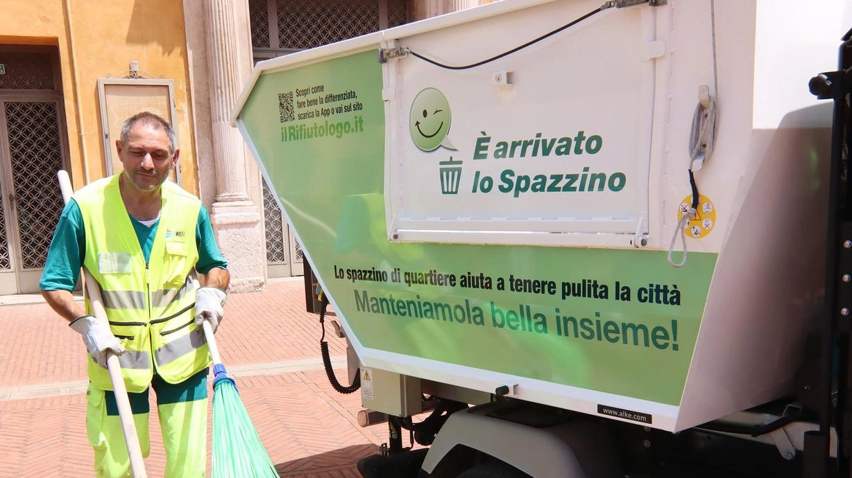 

Rifiuti a Formigine: "Più ritiri, spazzini di quartiere e servizi"