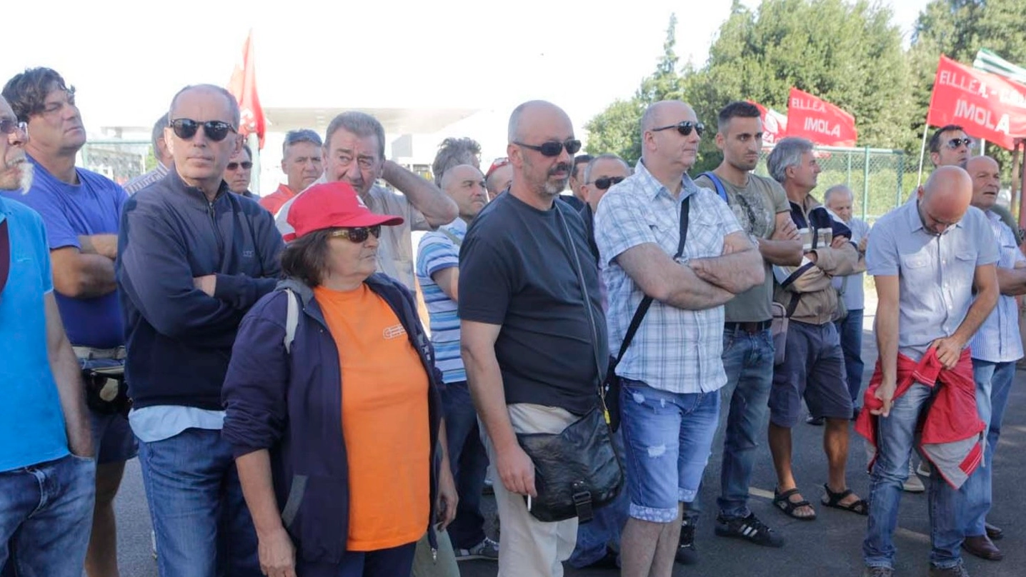 La protesta dei lavoratori della Cesi