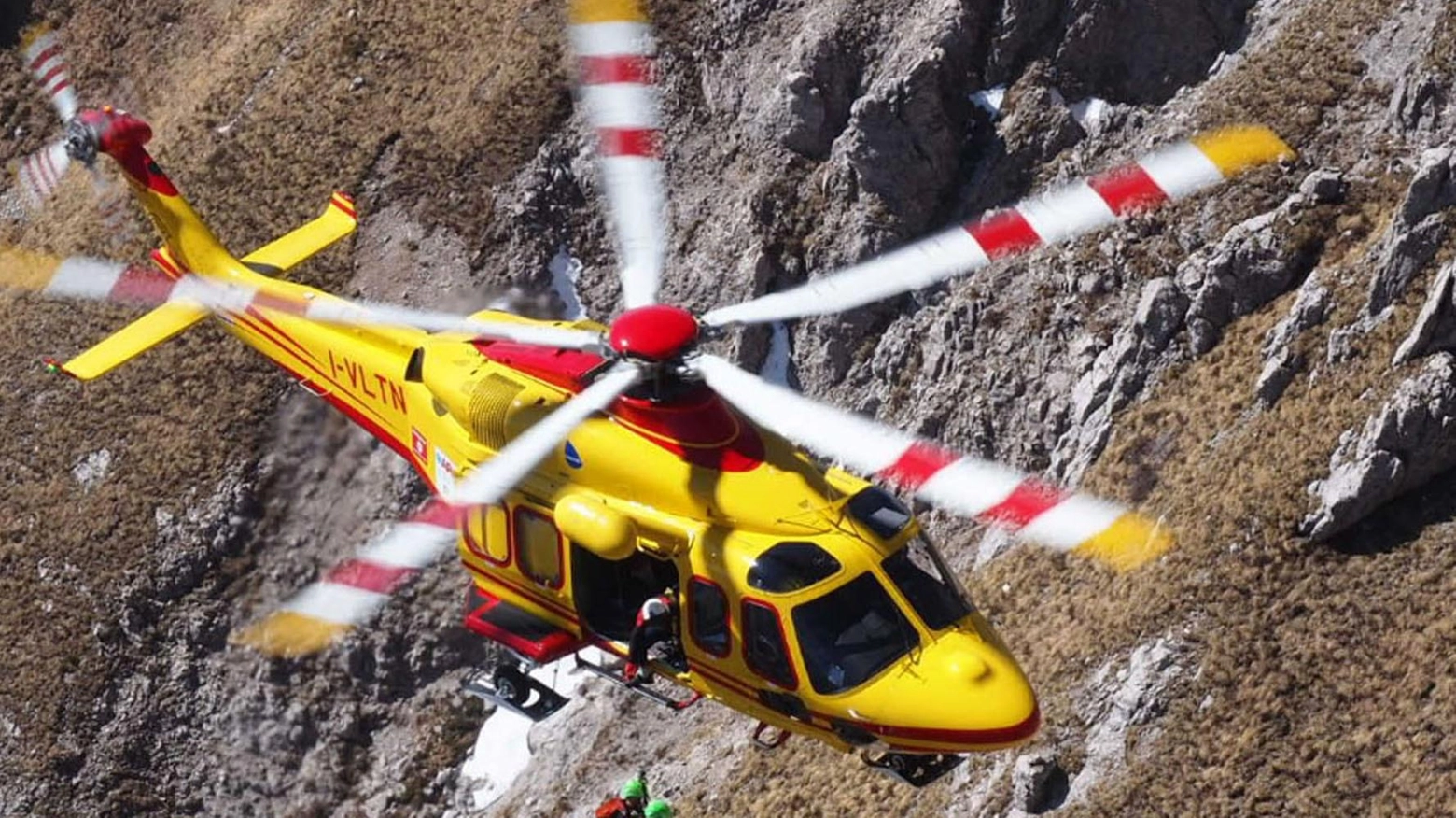 Cade in mountain bike  Soccorso dall’elicottero