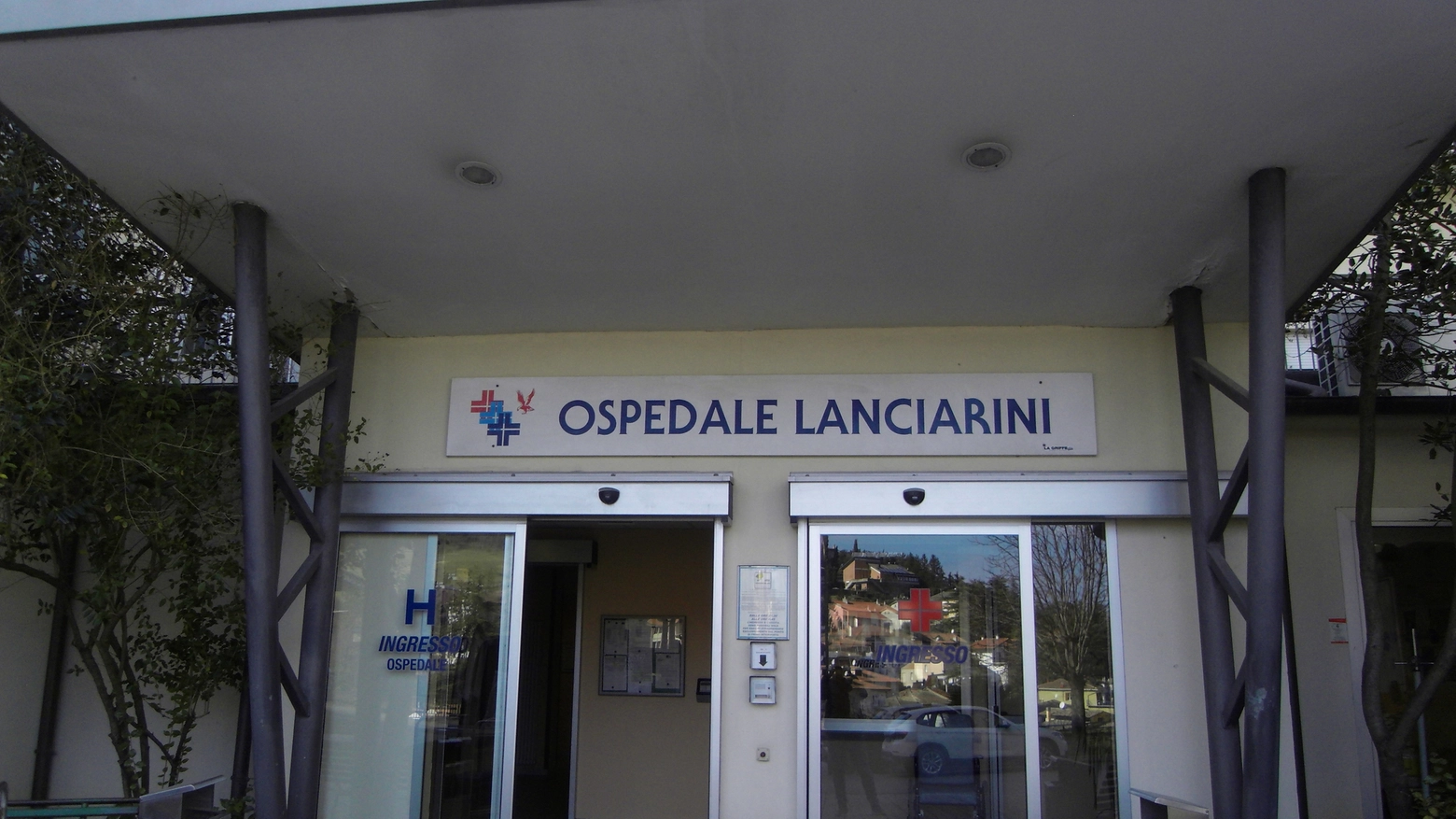 L'ingresso dell'ospedale "Lanciarini" di Sassocorvaro 