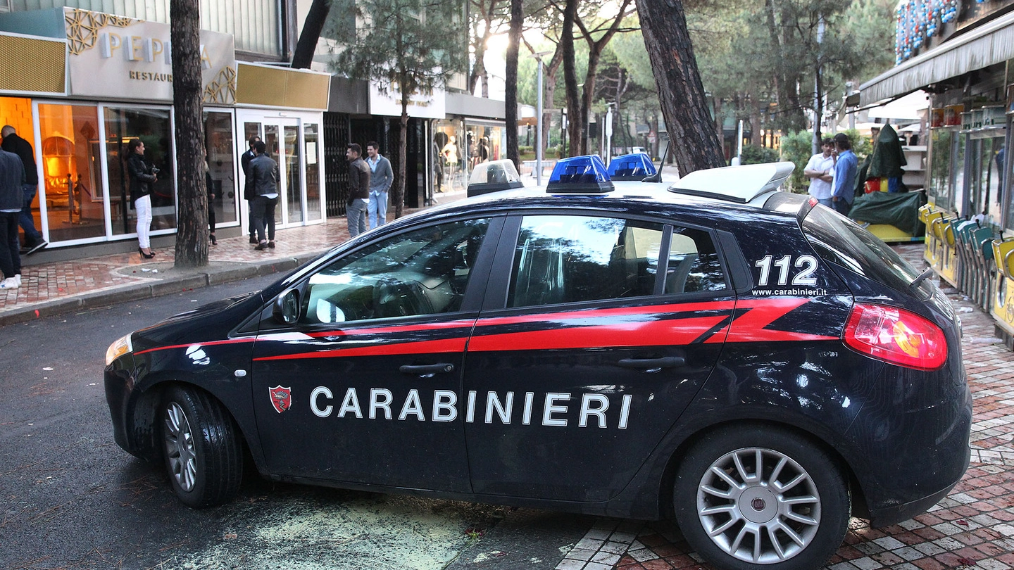 Milano Marittima, preso a pugni fuori dalla discoteca. Intervengono i carabinieri (Zani)