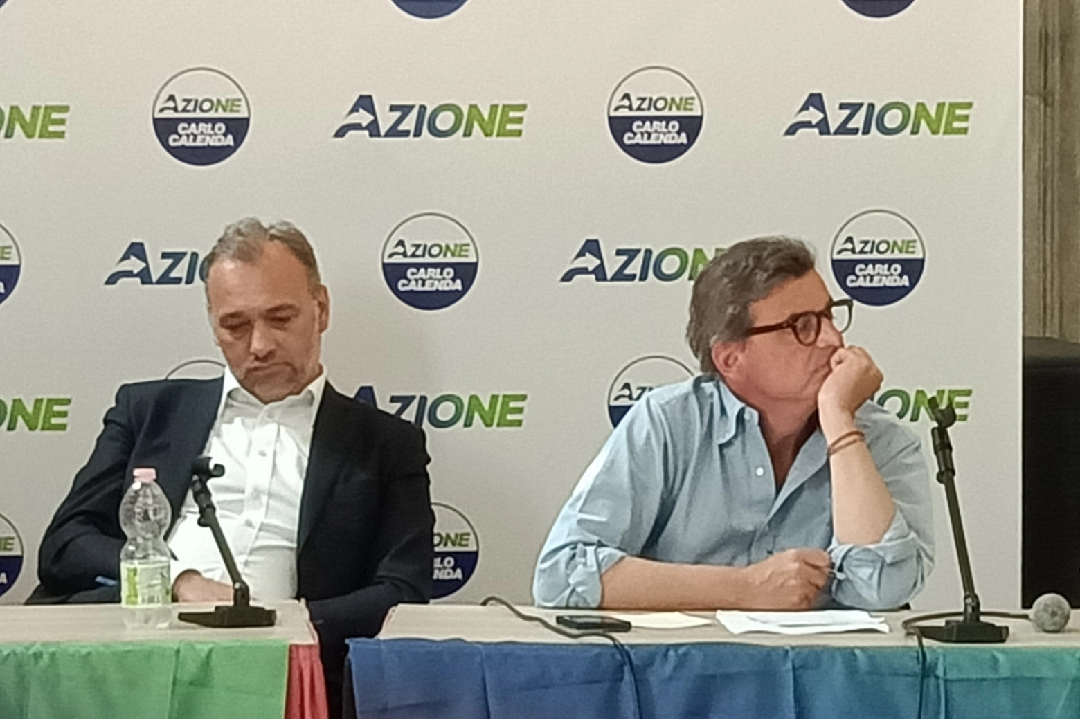 Il segretario di Azione, Carlo Calenda, con il deputato Matteo Ricchetti