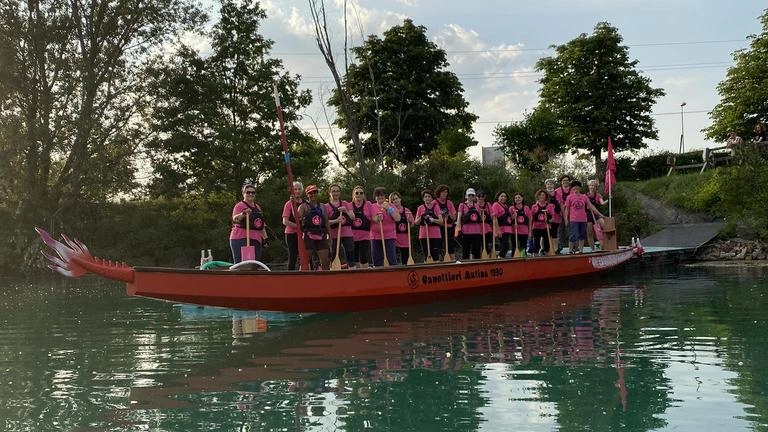 Le ’Mutina Pink Dragons’ sono 34 atlete di cui la metà operate al seno. Si allenano ai laghi Curiel per sostenere benessere e prevenzione