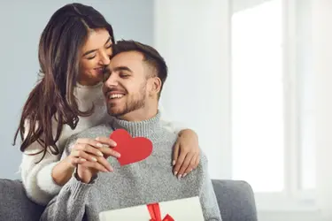 San Valentino 2023: regali per lei e per lui, 20 idee utili
