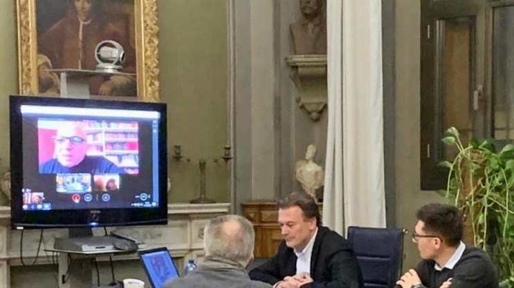 Il sindaco Montanari con Andrea Rossi e Gabriele Peroni in videoconferenza con Venturi