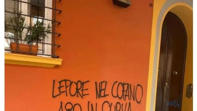 Nuovi insulti a Lepore sui muri di Bologna